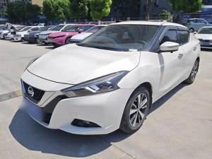 Nissan Bluebird 2022 Бензин