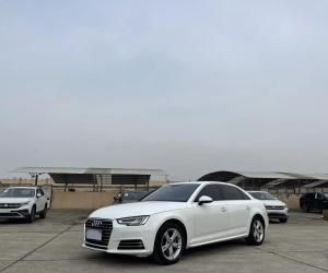 Audi A4L 2017 Седан