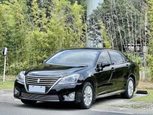 Toyota Crown 2015 Бензин