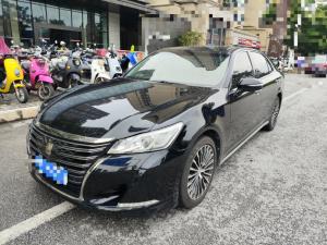 Toyota Crown 2018 Бензин