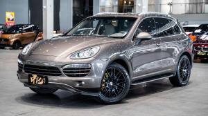 Porsche Cayenne 2011 Бензин