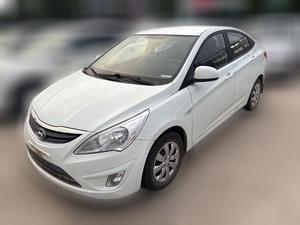 Hyundai Reina 2012 Бензин