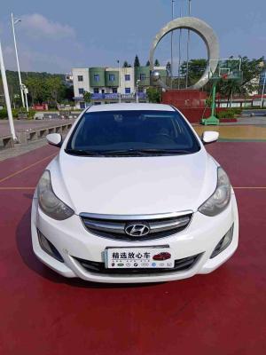 Hyundai Elantra 2016 Бензин