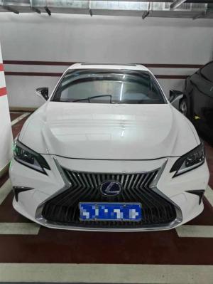 Lexus ES 2020 Гибрид