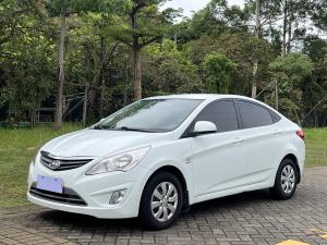 Hyundai Reina 2014 Бензин