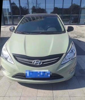 Hyundai Reina 2012 Бензин