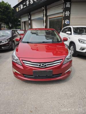 Hyundai Reina 2014 Бензин