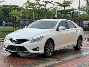 Toyota Reiz 2015 Бензин