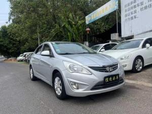 Hyundai Reina 2012 Бензин