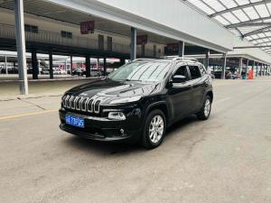 Jeep Cherokee 2016 Бензин