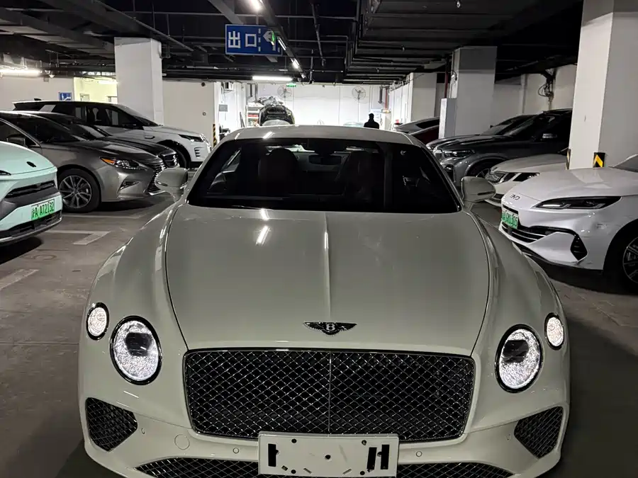Bentley Continental 2021 Бензин