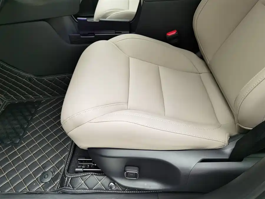 Volvo XC70 2025 Подключаемый гибрид