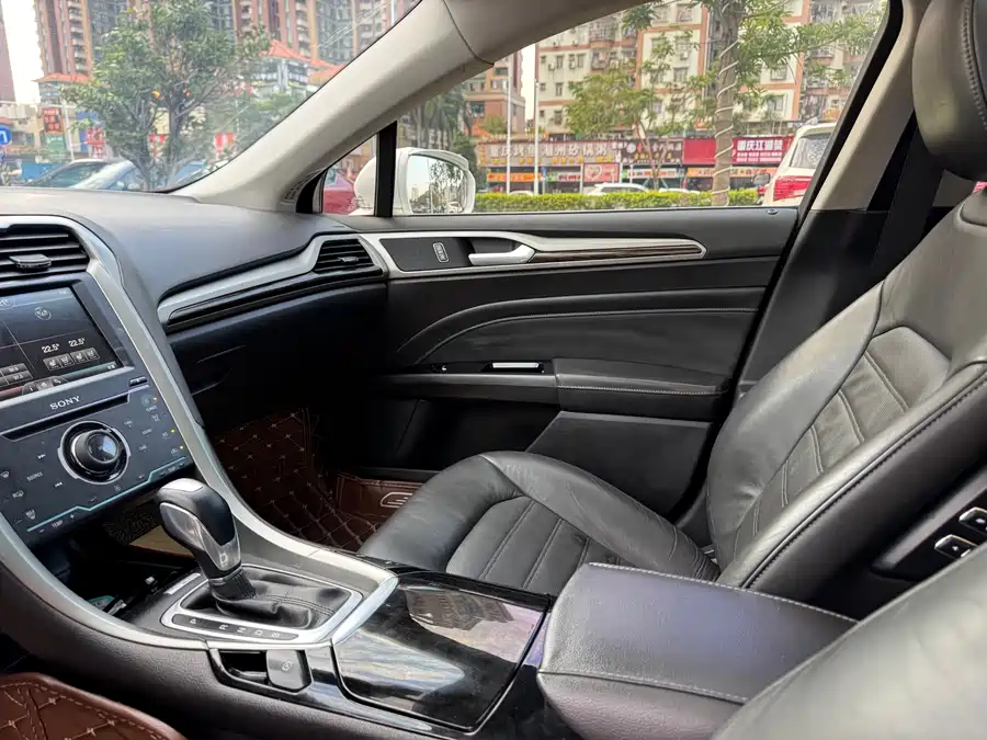 Ford Mondeo 2015 Бензин