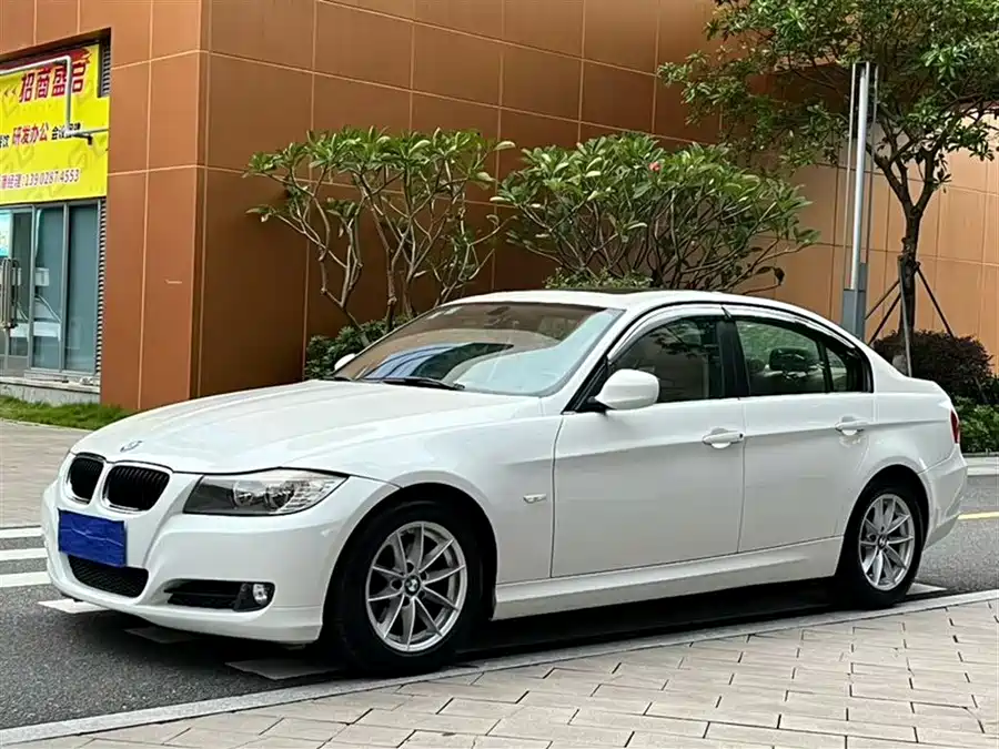 BMW 3 Series 2011 Бензин