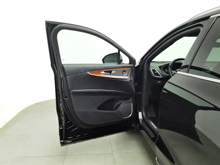 Lincoln Nautilus 2019 Бензин