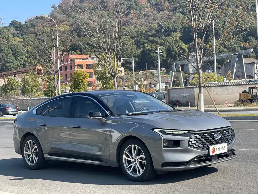 Ford Mondeo 2023 Бензин