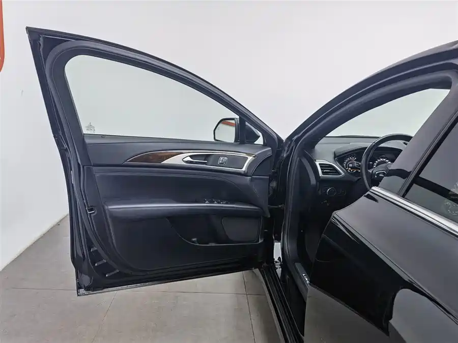 Lincoln MKZ 2018 Бензин