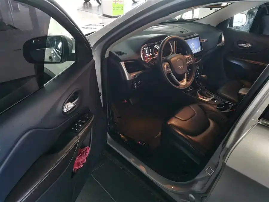 Jeep Cherokee 2016 Бензин