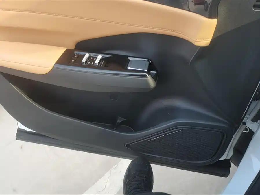 Geely Galaxy Galaxy L7 2023 Подключаемый гибрид