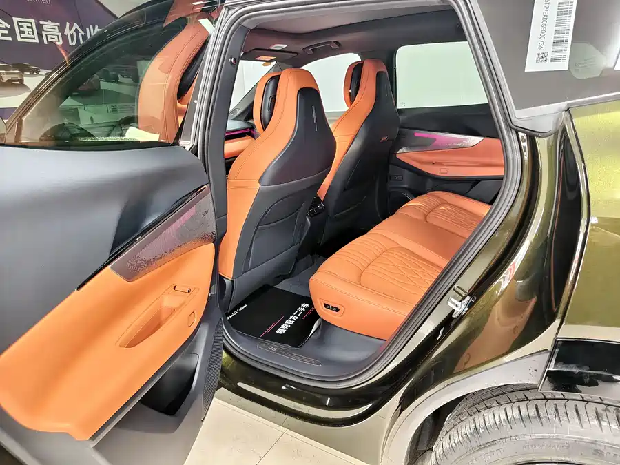 LynkCo 08 EM-P 2025 Подключаемый гибрид