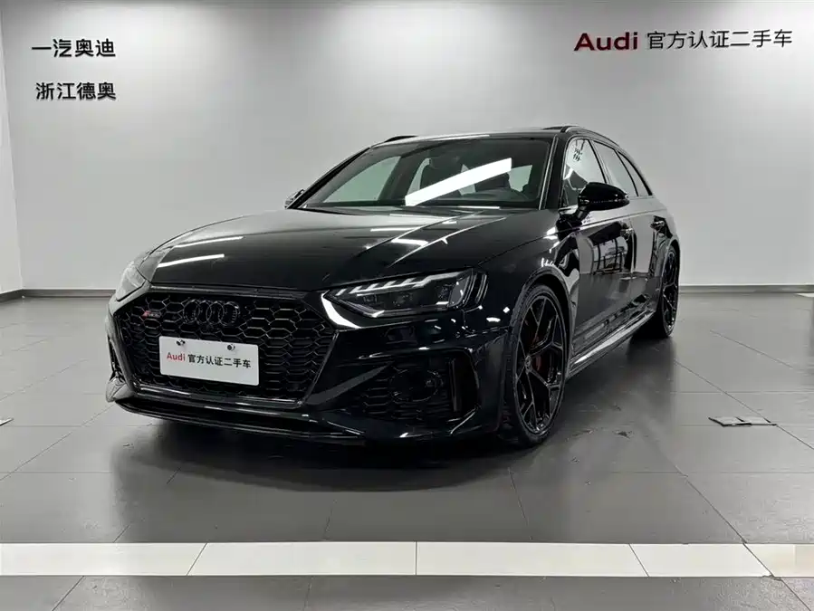 Audi RS 4 2024 Бензин