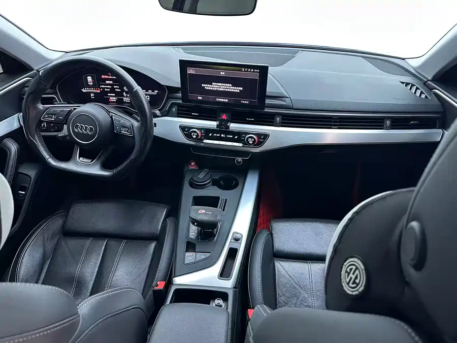 Audi A4L 2023 Бензин