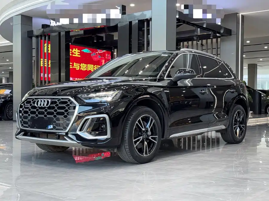 Audi Q5L 2022 Бензин