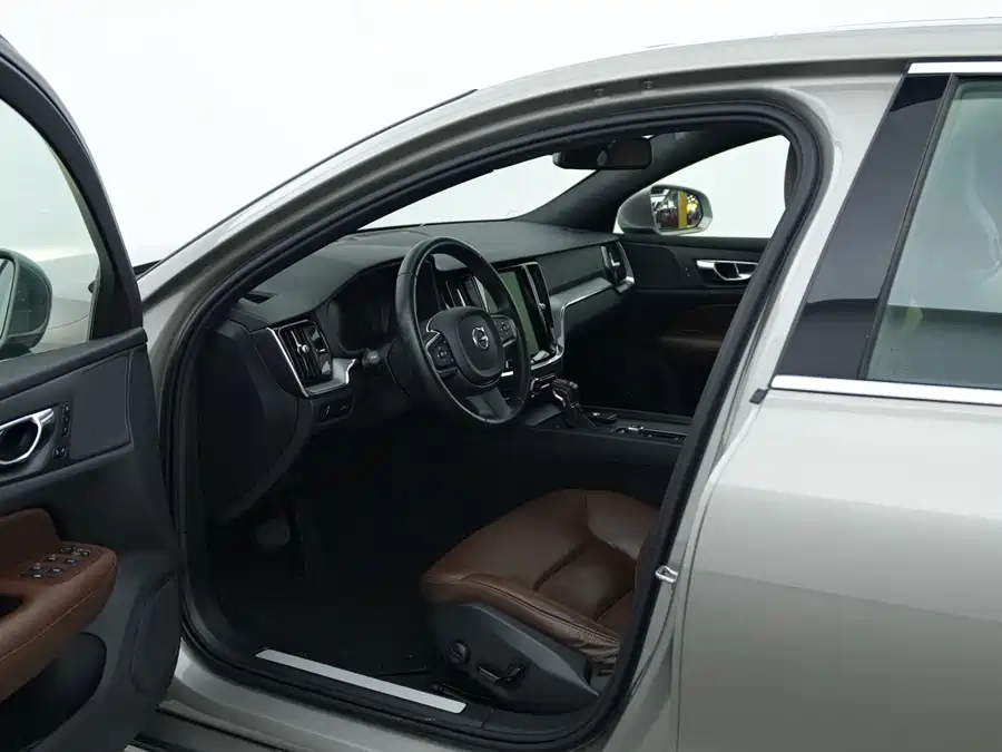 Volvo S60 2020 Бензин