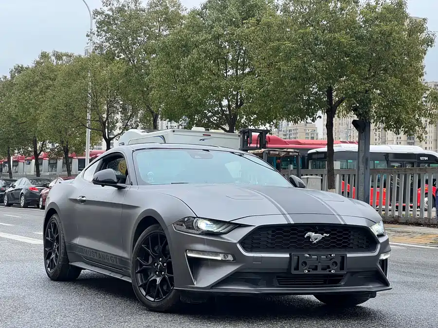 Ford Mustang 2023 Бензин