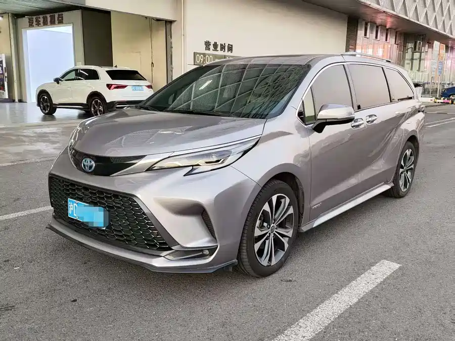 Toyota Granvia 2023 Гибрид