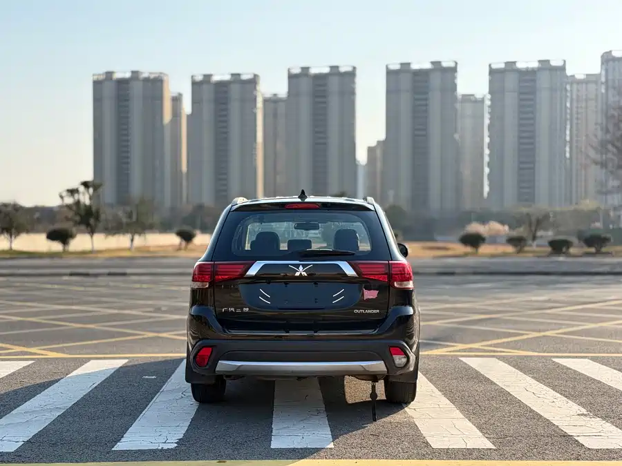 Mitsubishi Outlander 2017 Бензин