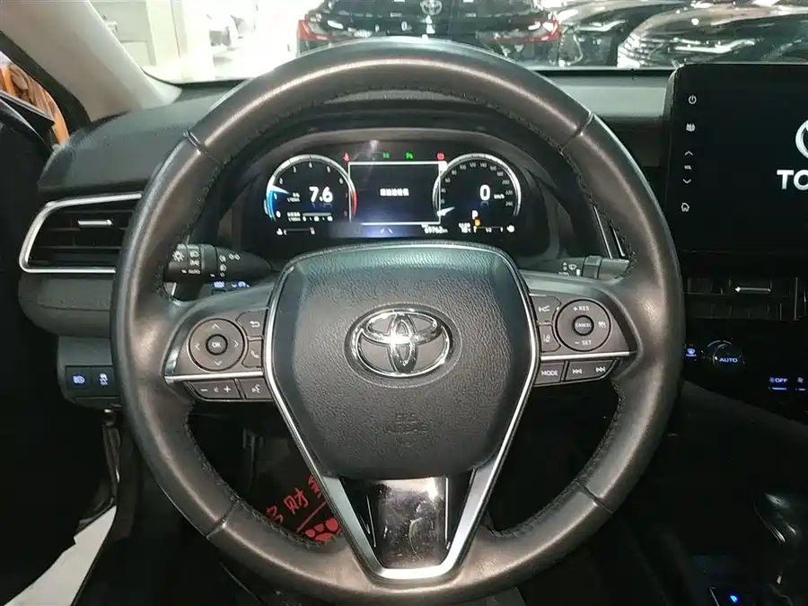 Toyota Camry 2021 Бензин