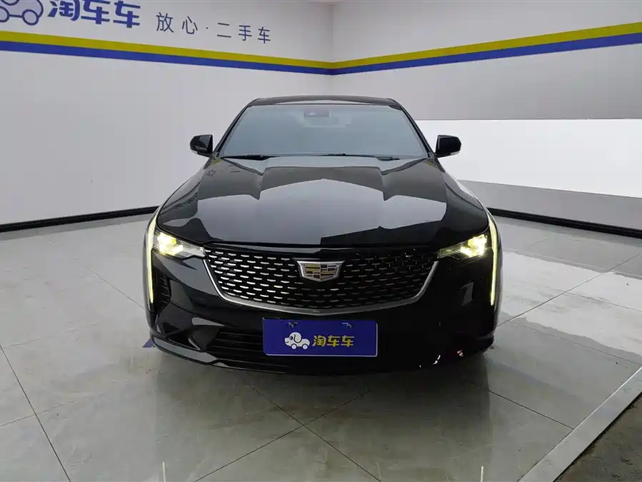 Cadillac CT4 2023 Бензин