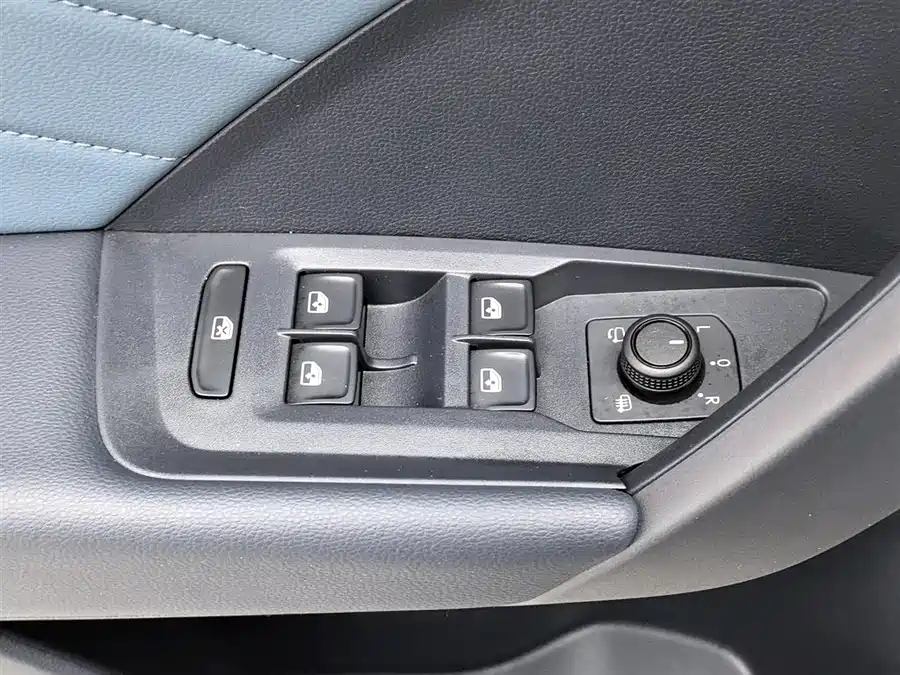 Volkswagen Tharu 2023 Бензин