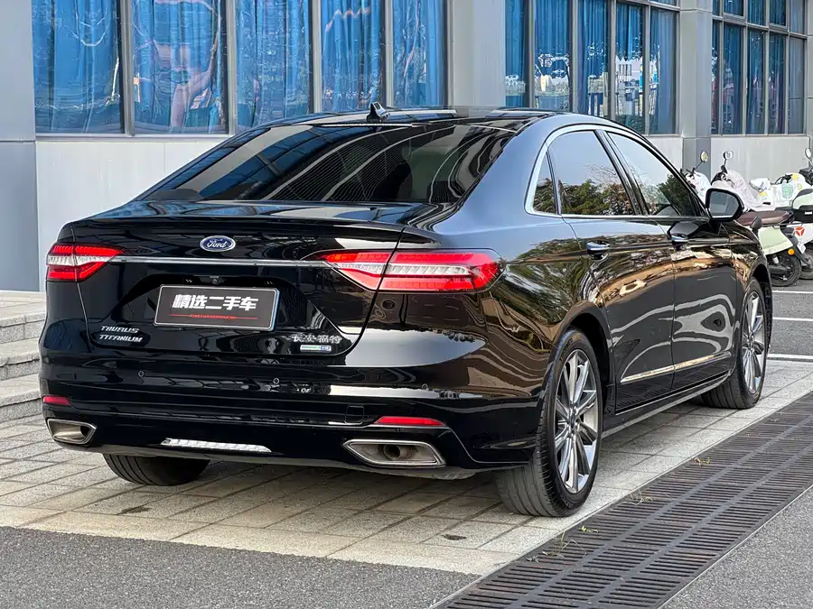 Ford Taurus 2021 Бензин