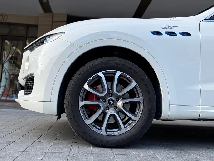 Maserati Levante 2023 Гибрид