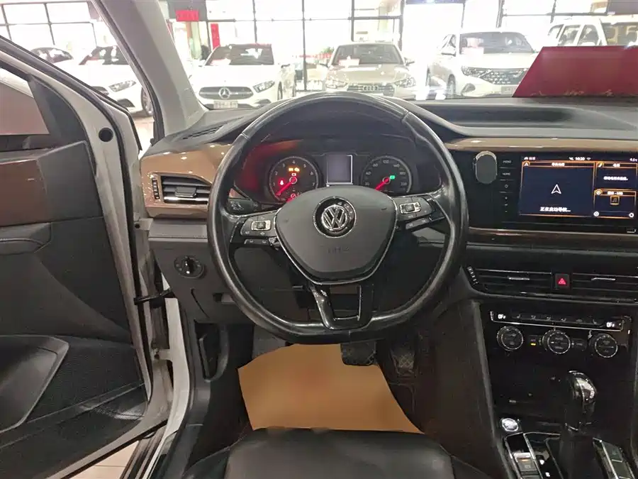 Volkswagen Tharu 2019 Бензин