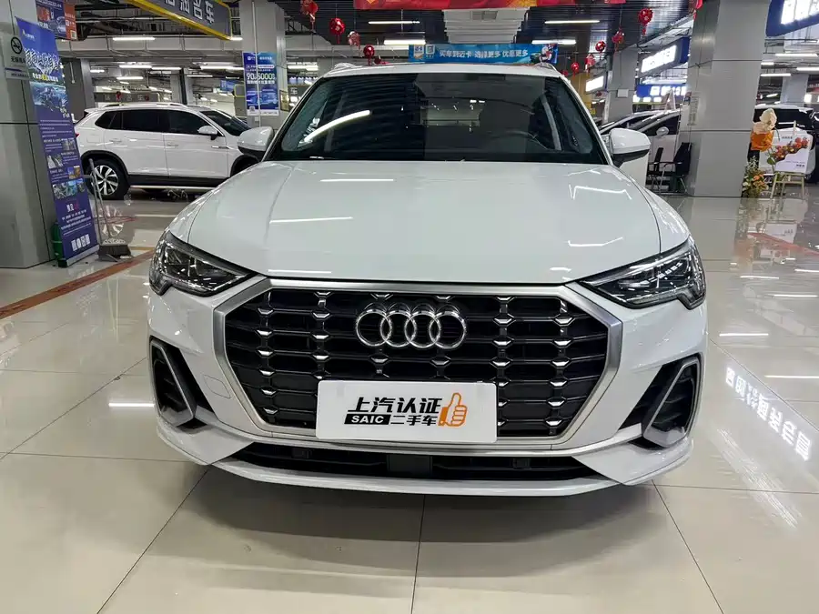 Audi Q3 2021 Бензин