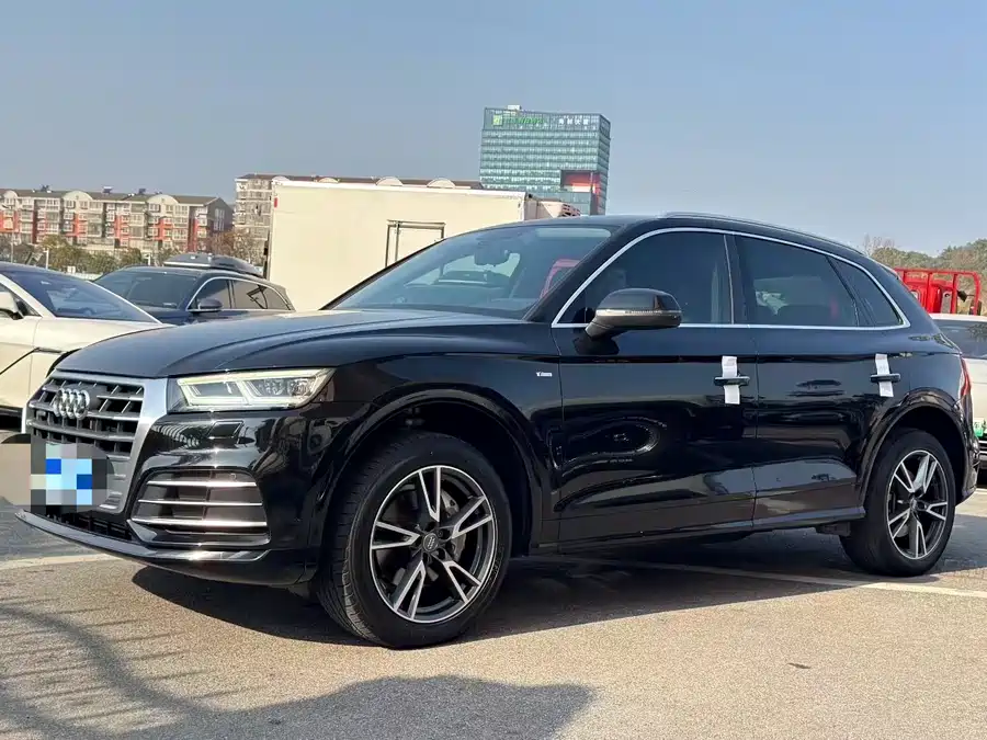 Audi Q5L 2018 Бензин
