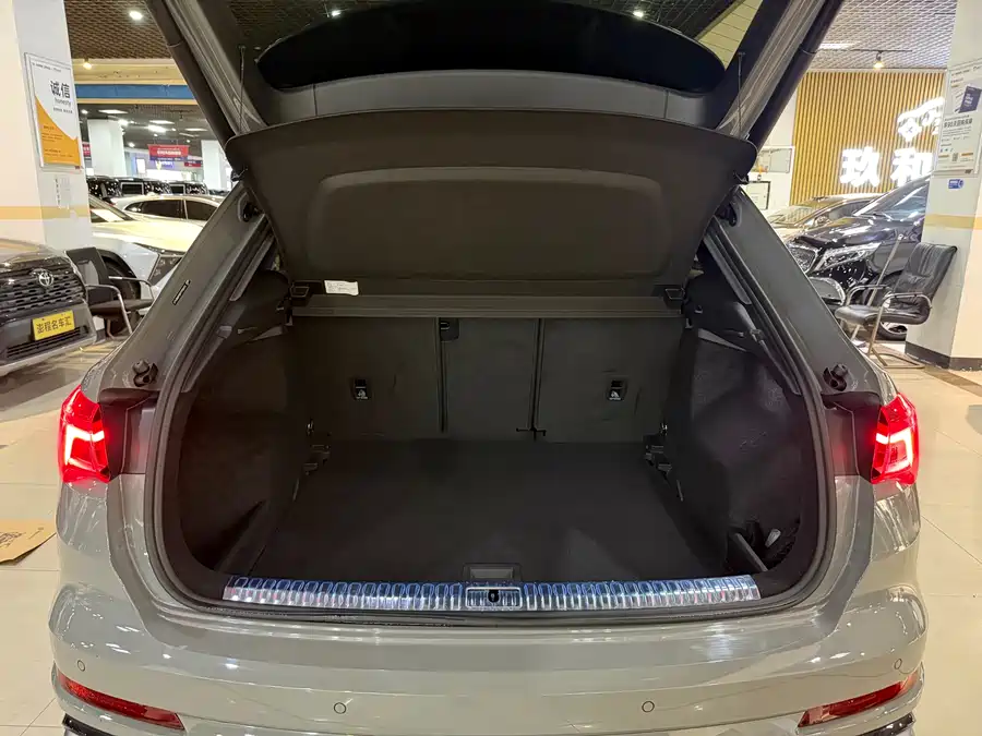 Audi Q3 2024 Бензин