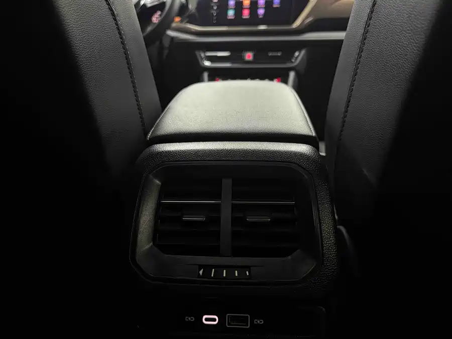 Volkswagen Tharu 2022 Бензин