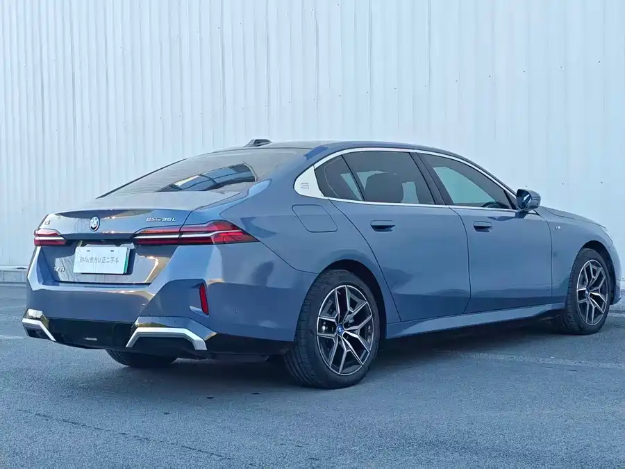 BMW i5 2025 Электрический