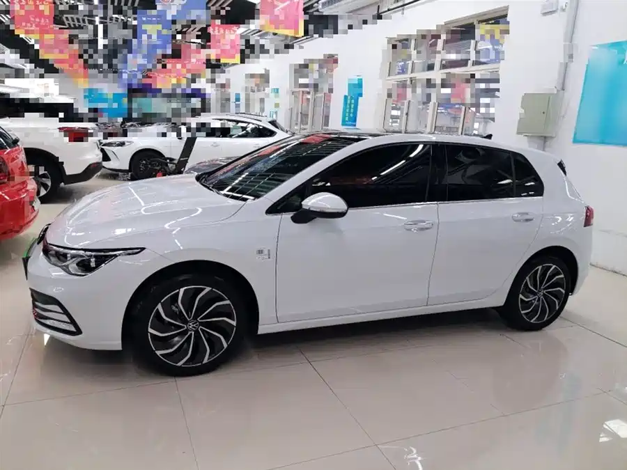 Volkswagen Golf 2024 Бензин