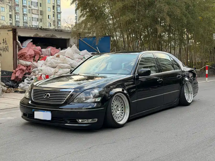 Lexus LS 2005 Бензин