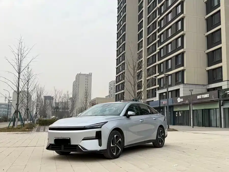 Geely Galaxy Galaxy L6 2025 Подключаемый гибрид