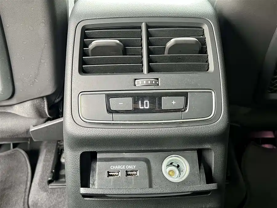 Audi A4L 2022 Бензин