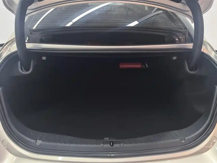 Hongqi H5 2021 Гибрид