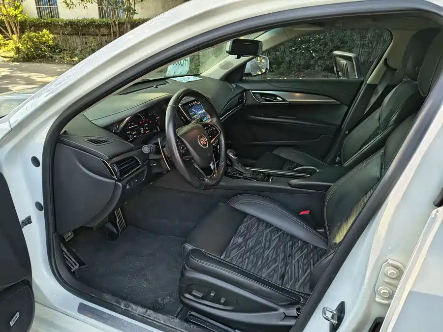 Cadillac ATS-L 2015 Бензин