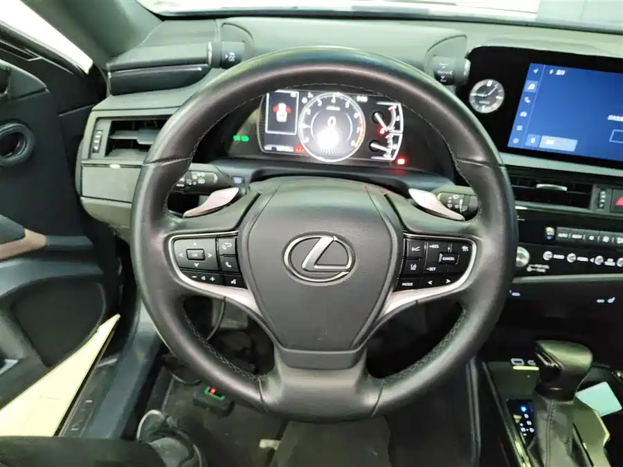 Lexus ES 2024 Бензин