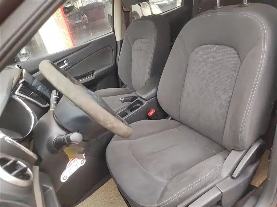 Venucia T70 2016 Бензин